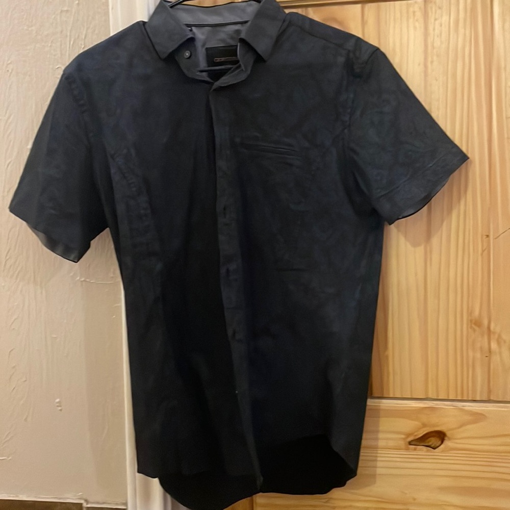 Giorginni black and grey hidden pattern short sleeve shirt. Size medium